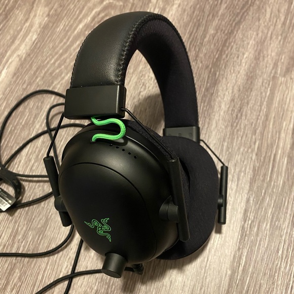 Razer Blackshark V2 Wired Gaming Over Ear Headphones NO Mic Razor - Picture 1 of 13